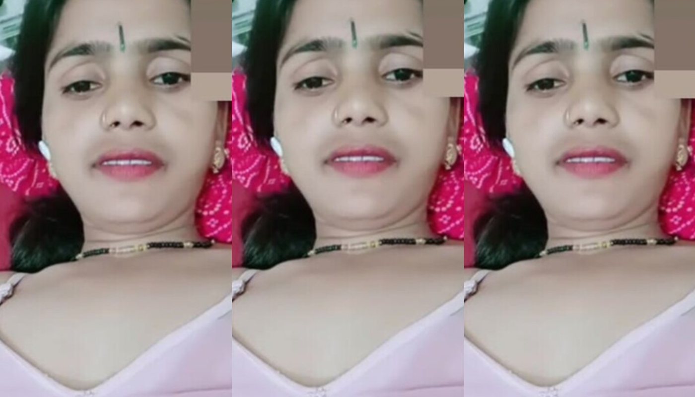 Indian Girl Manisha Showing