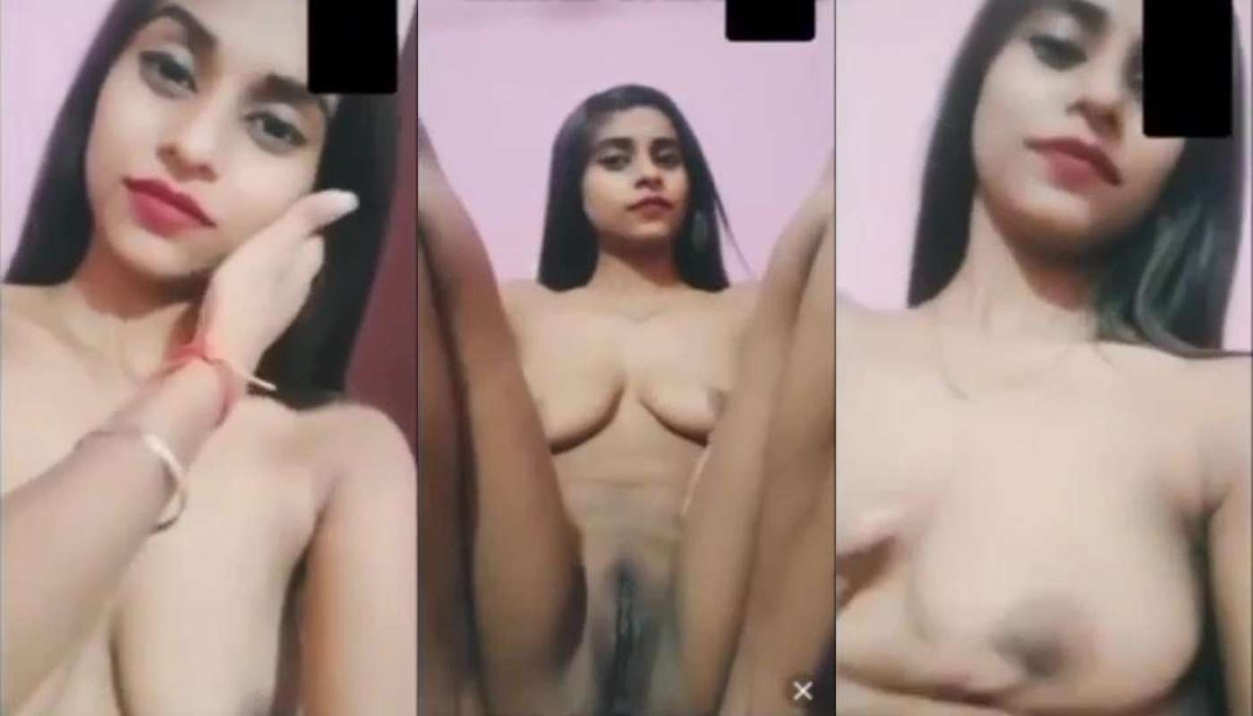 Mahira Showing Boobs Pussy & Ass along with Her Friend on Chamet Live with Face
